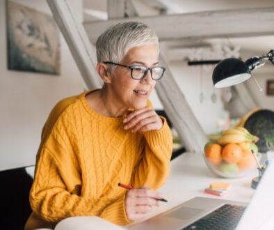 Woman reviewing her Medicare Annual Notice of Change online before the Annual Enrollment Period.